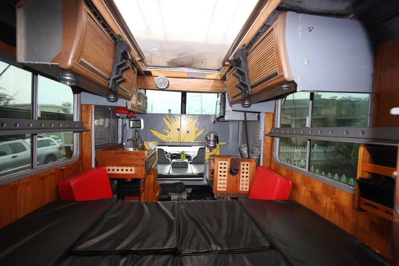 Illustration for article titled For $30,000, Could This 2006 Ford F-350 Car Carrier/Camper Be All The Prep You Need?